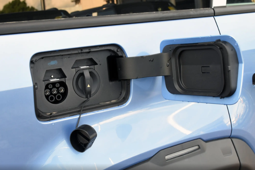 奇瑞iCAR 03新增行政版车型，造型硬派，采用纯电动力