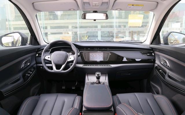7万买低配桑塔纳？看看新款中型SUV，1.5T狂甩178马力