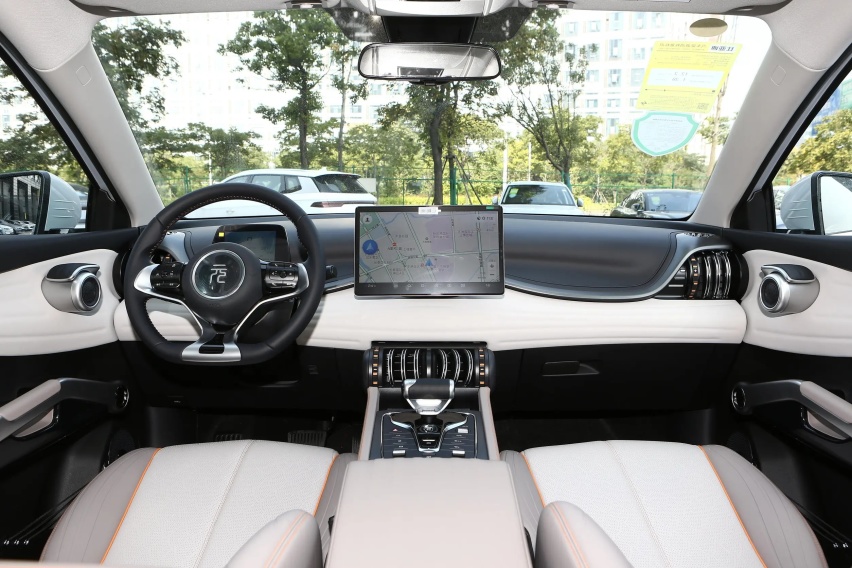 选车对比丨元PLUS荣耀版对比iCAR 03，你会怎么选？