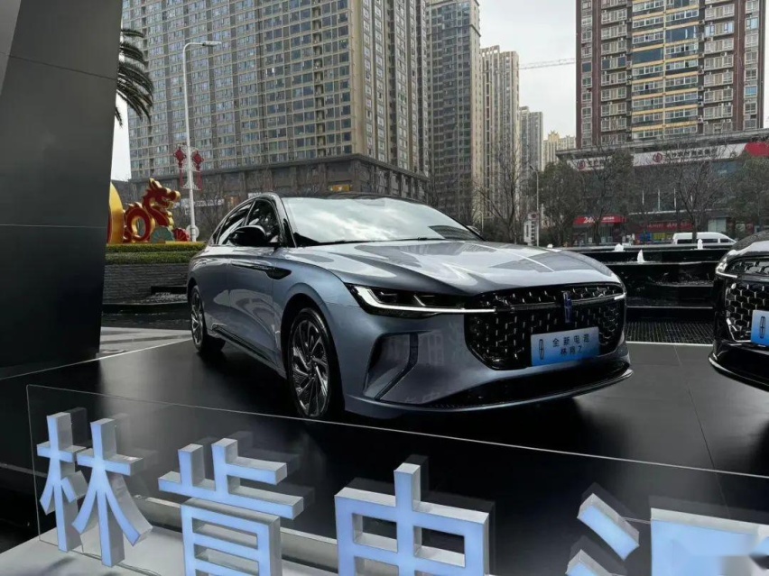 【E汽车】林肯Z/冒险家混动车型亮相