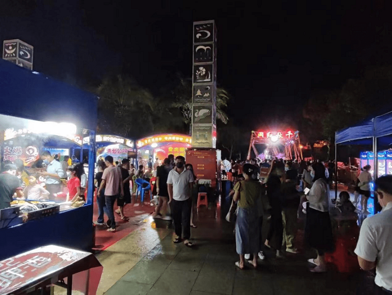 一边看车展一边品美食，9月15日，东方市体育馆广场“惊喜”连连！