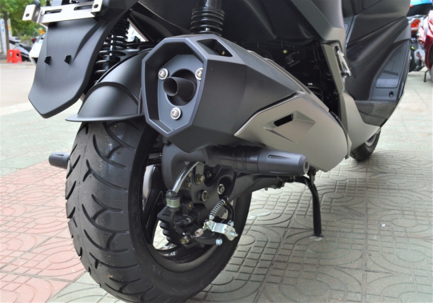 “进口”贵一万多值吗？光阳赛艇S400台产版解析
