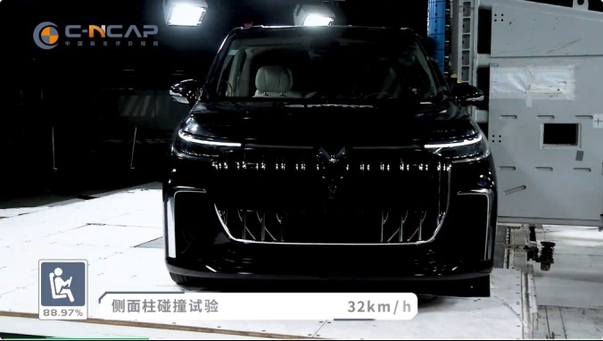 新能源MPV最重要的就是安全，C-NCAP五星新得主：岚图梦想家