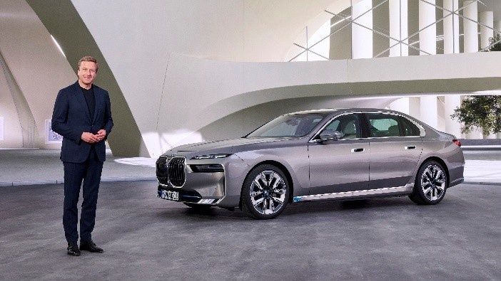 灵感来自中国，最强7系BMW i7首发，宝马迈入纯电动时代
