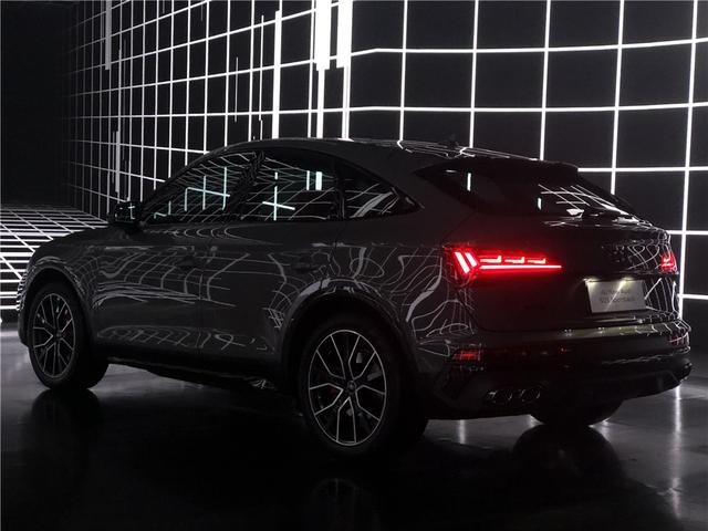 奥迪在重庆隧道搞“灯”？打探全新奥迪SQ5 Sportback隧道秘展