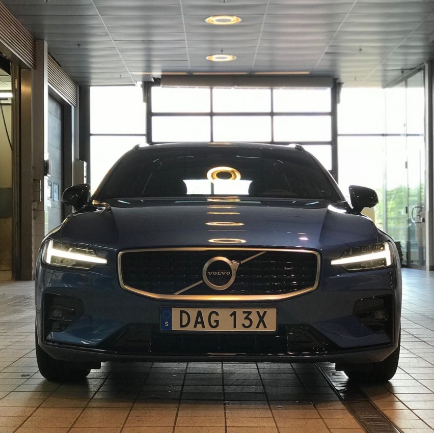 蓝色的很运动 全新沃尔沃V60海外实车