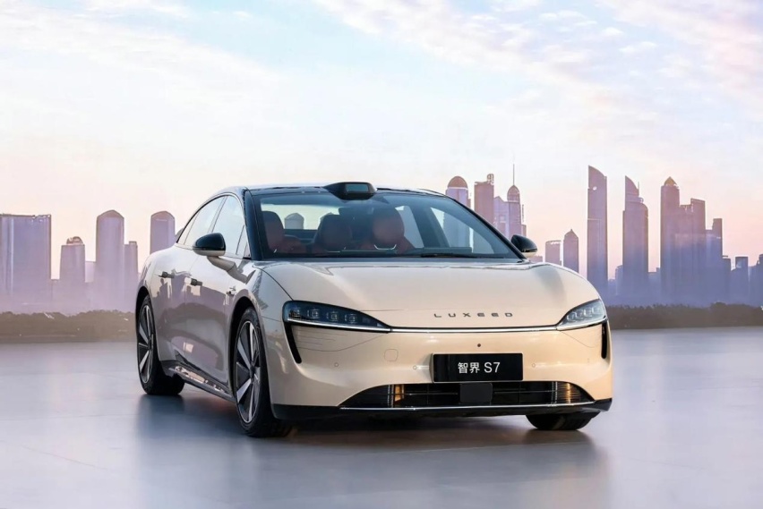 三款热门纯电轿车 阿维塔12、智界S7和吉利银河E8应该怎么选？