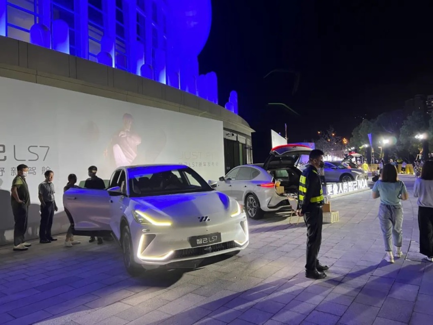 背靠上汽的智己汽车，卷出了新高度