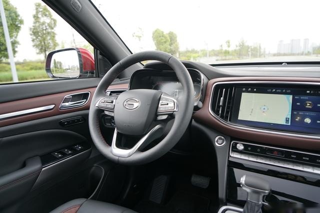 试驾广汽传祺GS8S：用硬派形象、大五座、高功率2.0T突围
