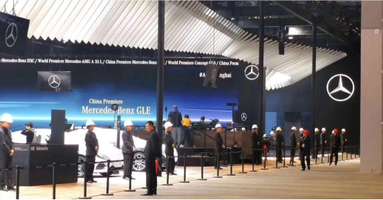 弱弱的问一句：上海车展上买车能送“礼仪小姐姐”吗？