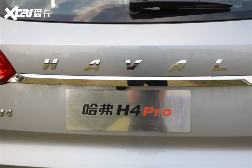 橙色元素勾画运动风帆，哈弗H4 PRO野外实拍