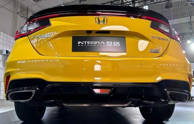 试驾型格HATCHBACK，彰显年轻人个性的潮玩新宠