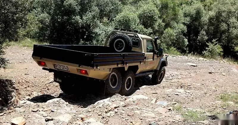 最强丰田陆巡LC79，6×6还能防弹！