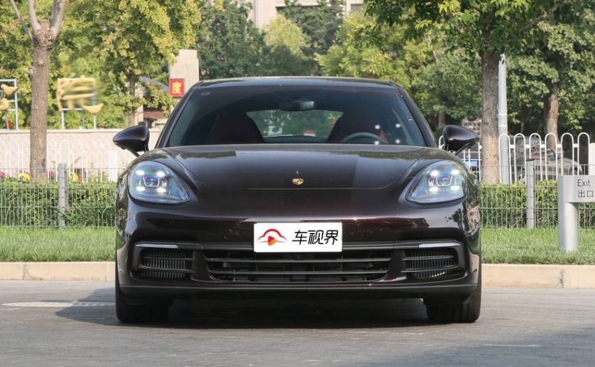 100万内必看的两款轿跑车型！各自都有优势，标配成了最大亮点