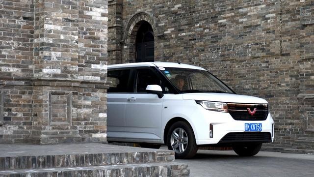 路咖与车：试驾五菱宏光PLUS 一台颇为上手的“四方不楞”？
