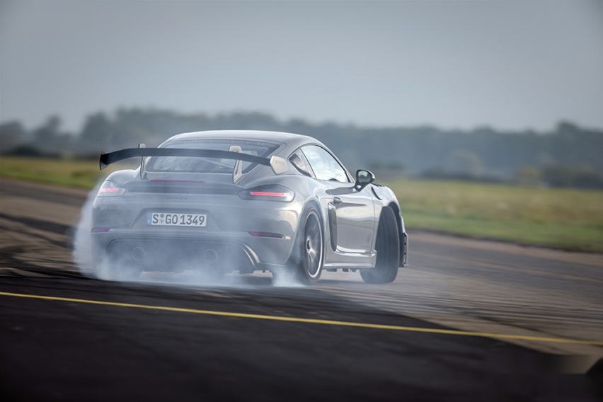 灰色的超新星：保时捷718 Cayman GT4 RS