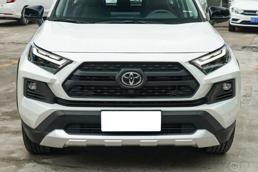RAV4荣放与威兰达强强对决，最终它以细节取胜！
