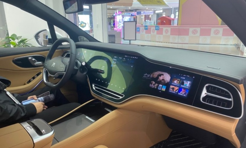探店实拍飞凡R7，外形像大号Model Y，巨幕大屏很震撼