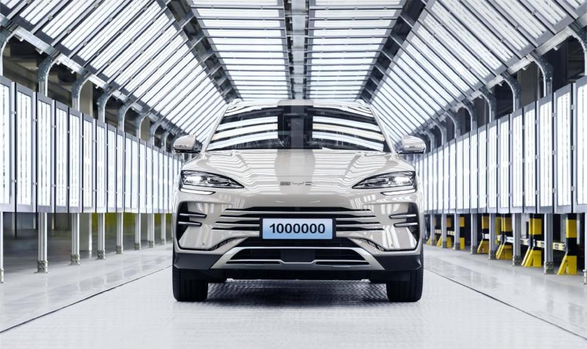 比亚迪宋PLUS新能源第100万辆新车下线