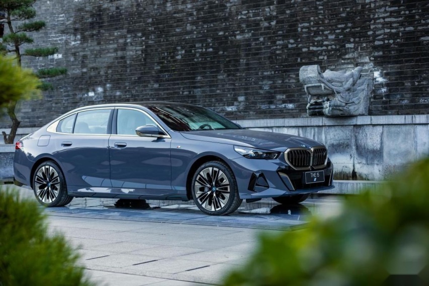 全新BMW 5系，重新定义中大型智能豪华座驾