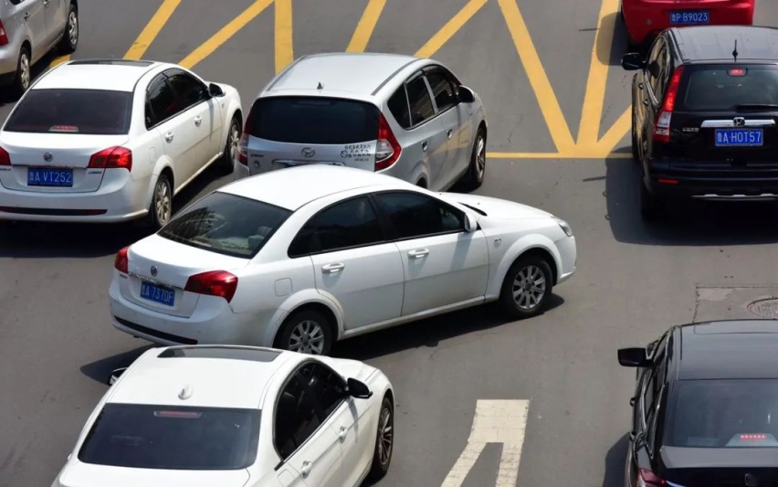 中国首条不限速高速即将通车，但我们仍需自律！