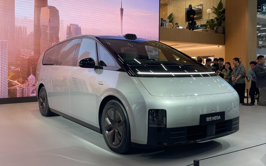 我发现，现在的国产新能源汽车，普通消费者高攀不起