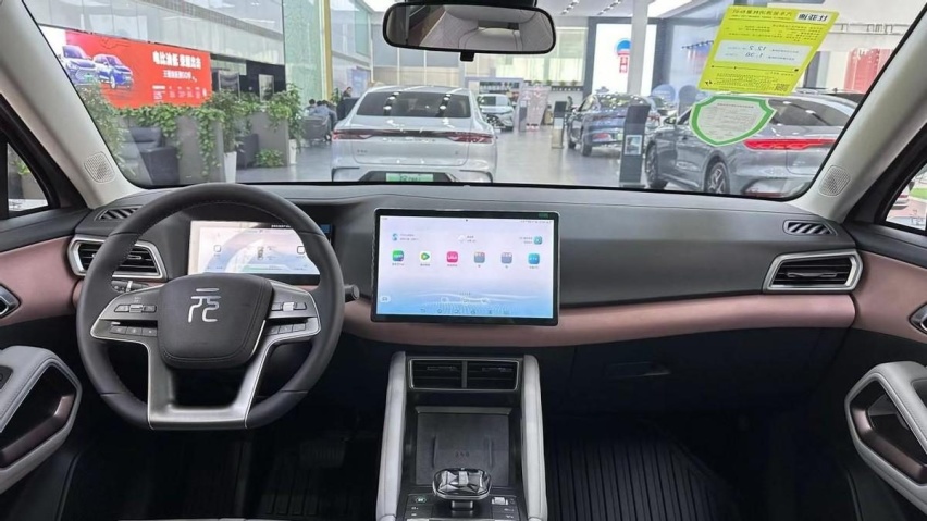 9.68万起售，401km长续航，小身材大空间，比亚迪元UP继续“卷”