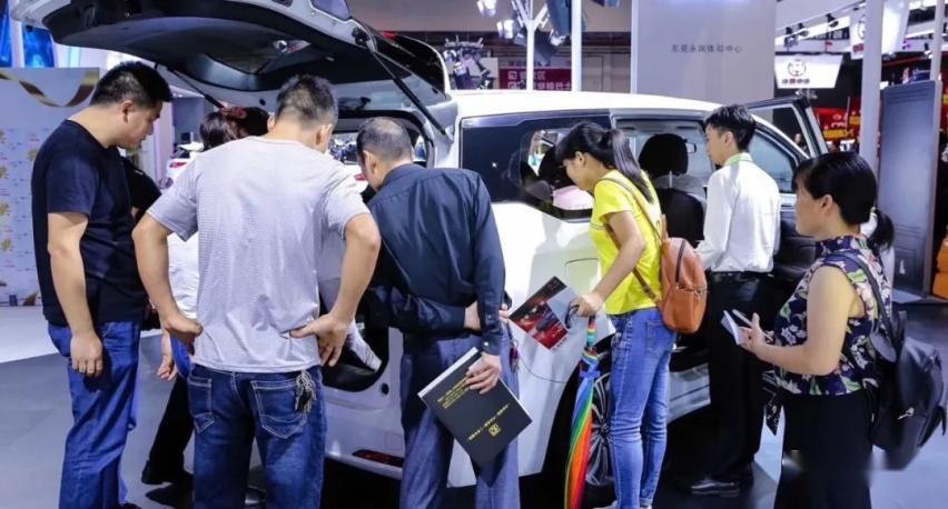 老车主遭“背刺”，车企如何答好这道“服务题”？