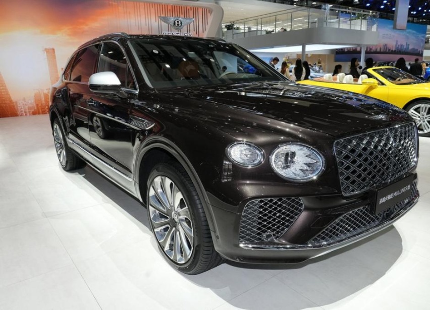 4.0T V8可实现4.6秒破百，宾利添越还是超豪车老家伙的味道！