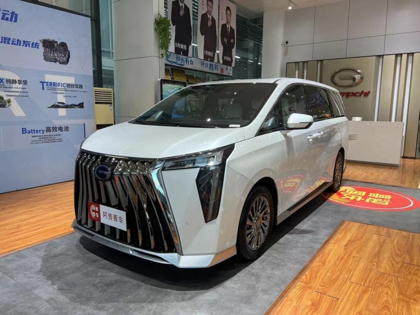 探店传祺新一代M8宗师版，升级巨大，极致奢华，难怪盲订也火爆！