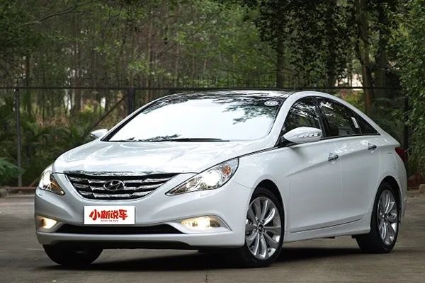 水泥灰、2.0T+8AT，这么战斗的B级车你猜要多少钱？