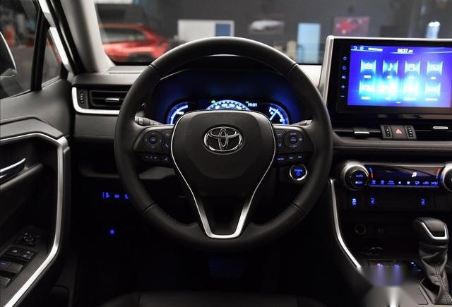 平台升级，价格下探，全新RAV4荣放售17.48-25.8万