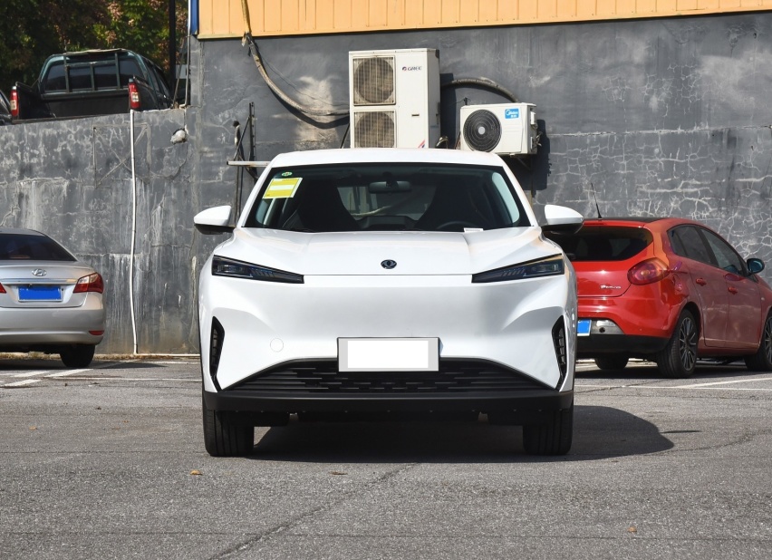 12.19万起的纯电SUV，大空间配四轮独悬，外观炫酷续航520KM