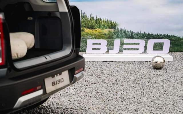 “轻野”还能有多野？不充电的电四驱轻野SUV BJ30告诉你答案