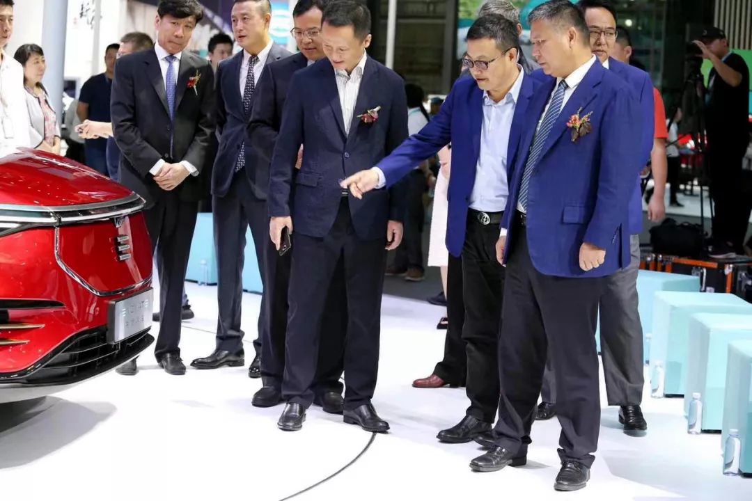 一位新能源从业者眼中“传统”车企对造车新势力的还击