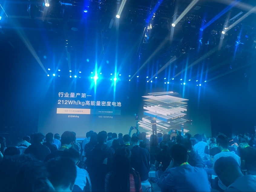 新势力前十再进一步，岚图拉上华为大战特理蔚
