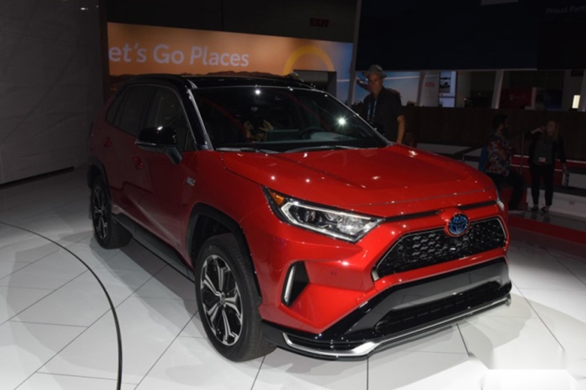 新增四驱豪华Pro，新款RAV4荣放双擎E+对比老款还值得购买吗？