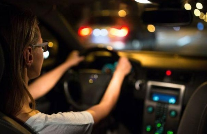 为什么有的司机更喜欢夜晚跑高速？夜间行车这些事项必须注意！
