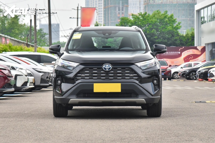 20万级务实之选,外观大气,油耗还低,带你看一汽丰田-rav4荣放
