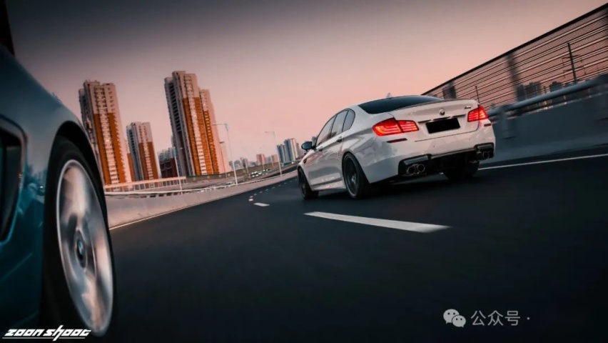 福特Mustang到奥迪S5再到宝马M5，漫漫玩车路终于圆了V8梦