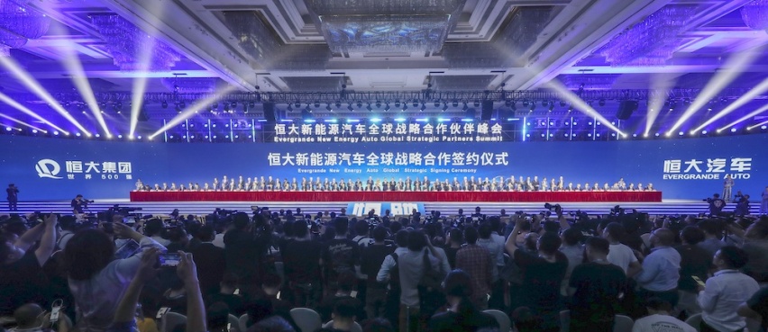 许家印其人，“非科班”出身但不影响他造车的认真