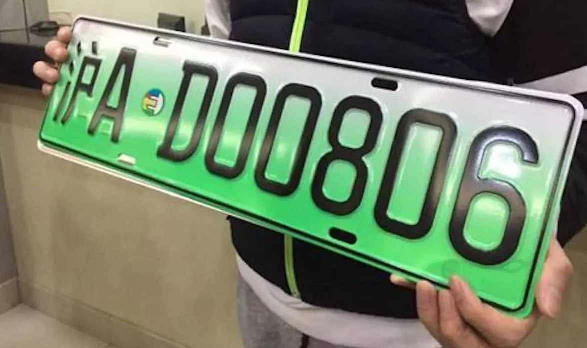 在限牌限行城市，买合资插电混动中级车到底怎么选？