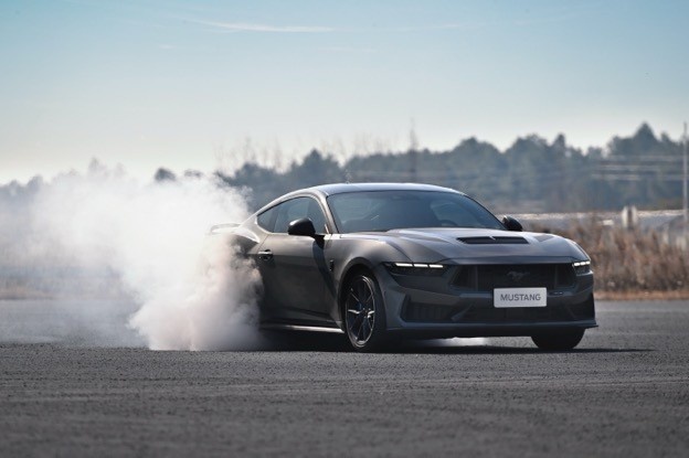 解读全新福特Mustang Dark Horse®漂移电子手刹