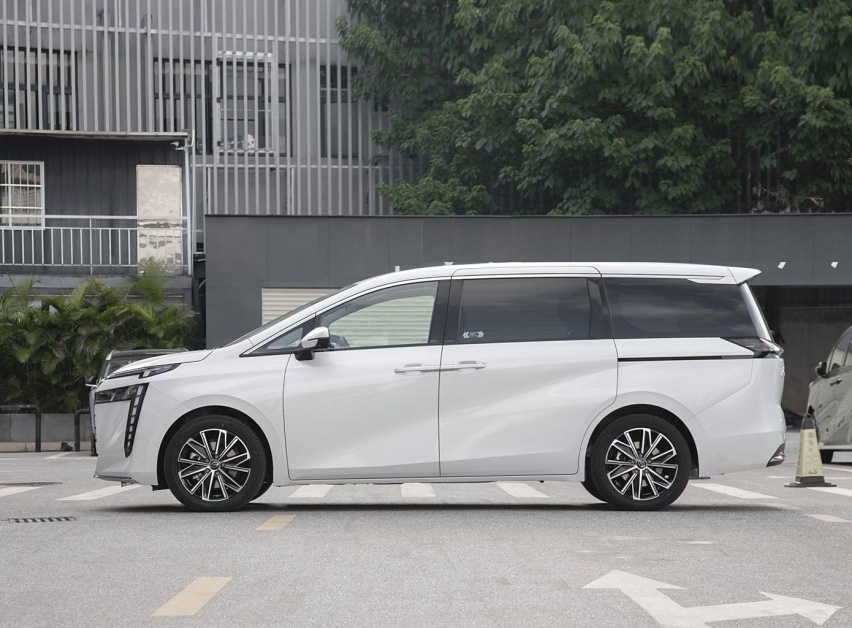 不到20万的混动中型MPV，传祺E8到底值不值得入手？