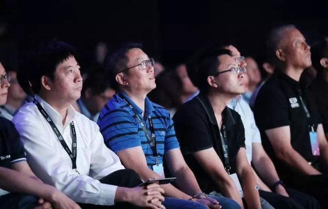 买车吗？送手表那种！吉利要成为汽车界的“Apple”？