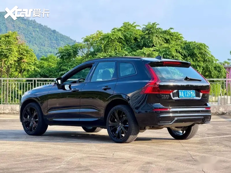 全新XC60黑武士：沃尔沃不装了，这次直接把北欧性冷淡穿成了一身黑