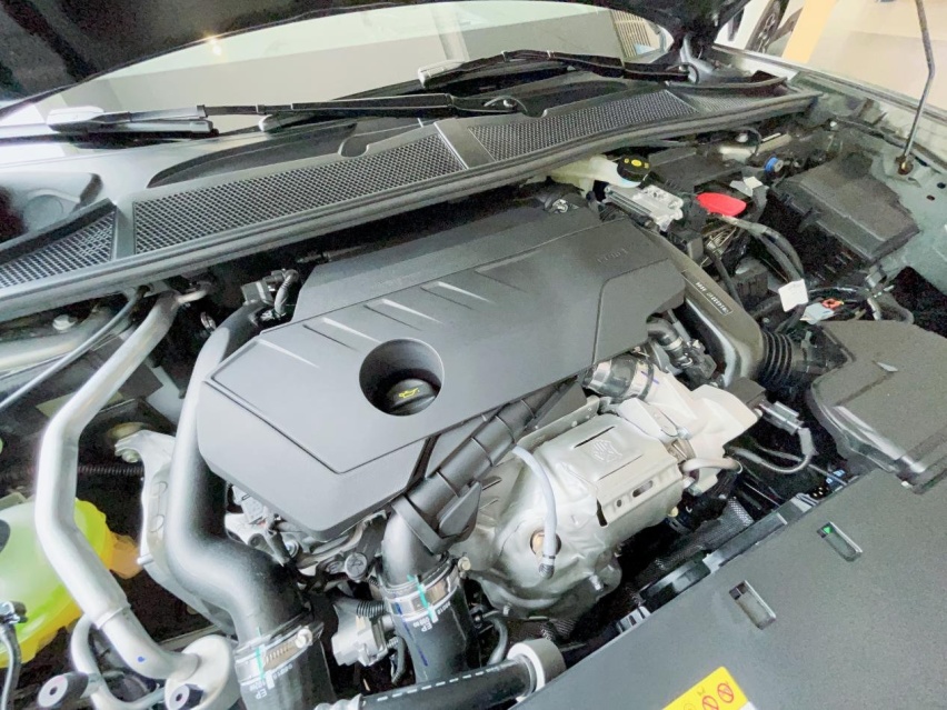 探店|2023款凡尔赛C5 X，入门即豪华，14.37万起售