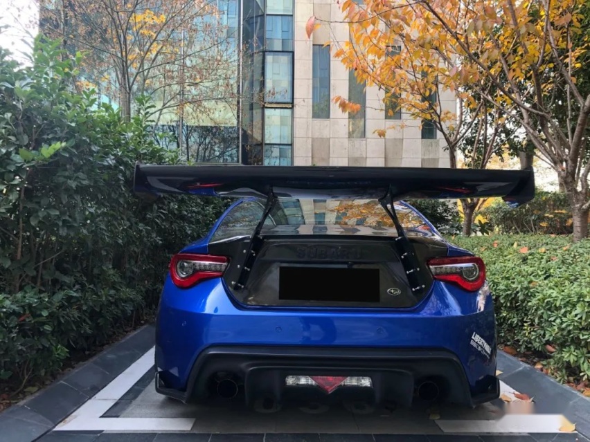 宽体竞技风斯巴鲁BRZ，玩着玩着玩出了一家改装店？