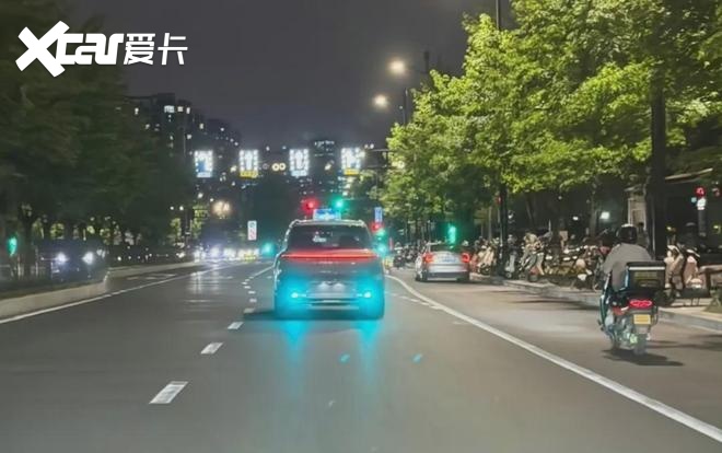 实锤，小蓝灯真没了……智驾小蓝灯将被禁用