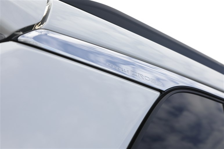 1.8L混合动力卖17万的丰田SUV，图解丰田卡罗拉CROSS